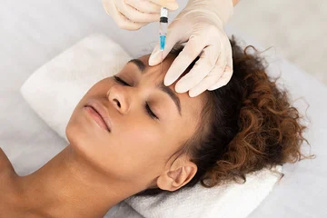Clean skin, drawn face and jumping apples: How can you achieve it without having a box?