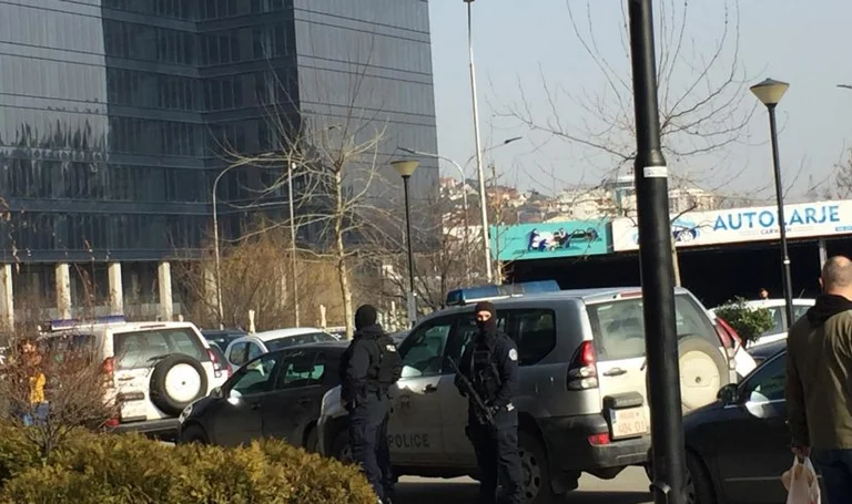 Pritet arrestimi i tetë zyrtarëve të AZHB-së