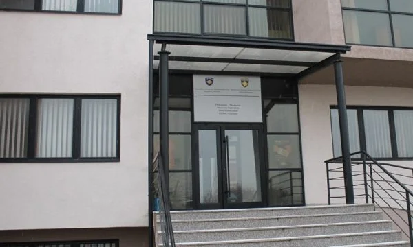 Gjilan: Rrahën viktimën për shkak të një prone, kërkohet paraburgim ndaj 3 personave