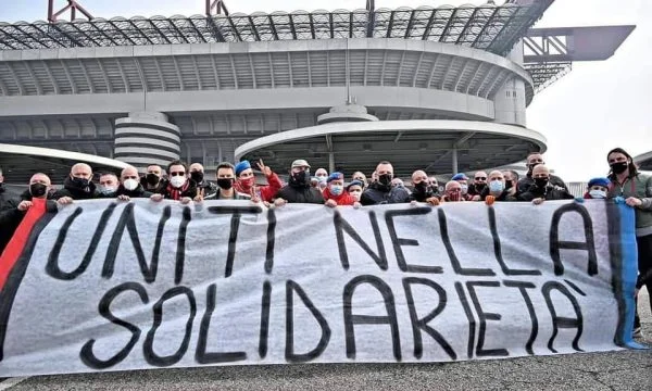 Rivalë të përbetuar për tregojnë klasin për një kauzë më të madhe: Bashkohen fansat e Milanit dhe Interit
