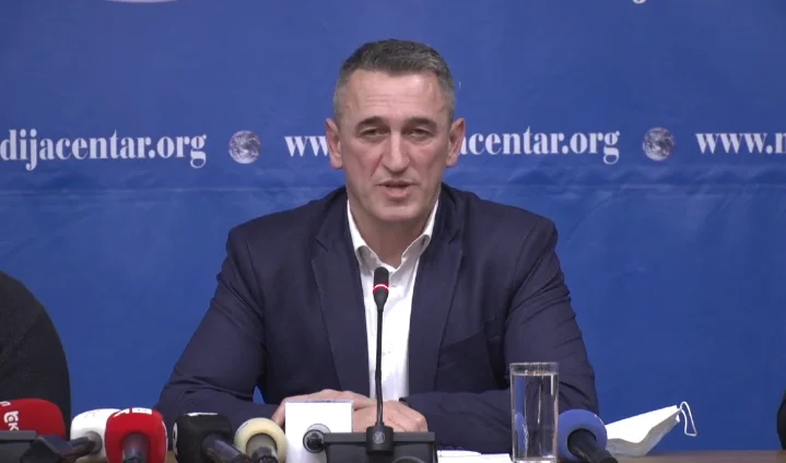 “Prerje të buzëve, thyerje të dhëmbëve e gjakderdhje”, Rashiq tregon lëndimet që ia shkaktuan djalit të tij