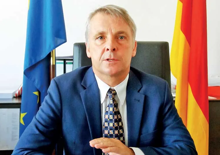 “Të hetohet deri në fund”, ambasadori gjerman reagon ashpër për sulmin ndaj djalit të Rashiqit