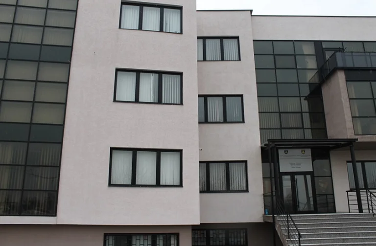 Kërkohet paraburgim ndaj personit për bashkësi jashtëmartesore nën moshën 16-vjeçare