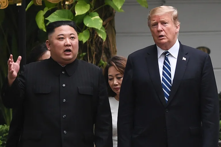 Tronditëse: Trumpi i ofroi Kim Jong-unit ta merrte aeroplanin presidencial për një xhiro