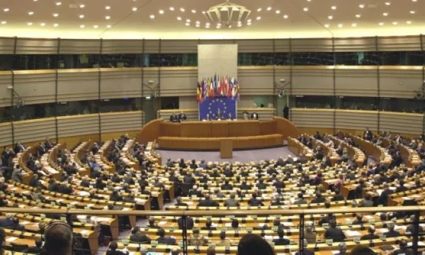 Në Parlamentin Evropian votohet Raporti për Kosovën: Vizat dhe dialogu dy tema qendrore