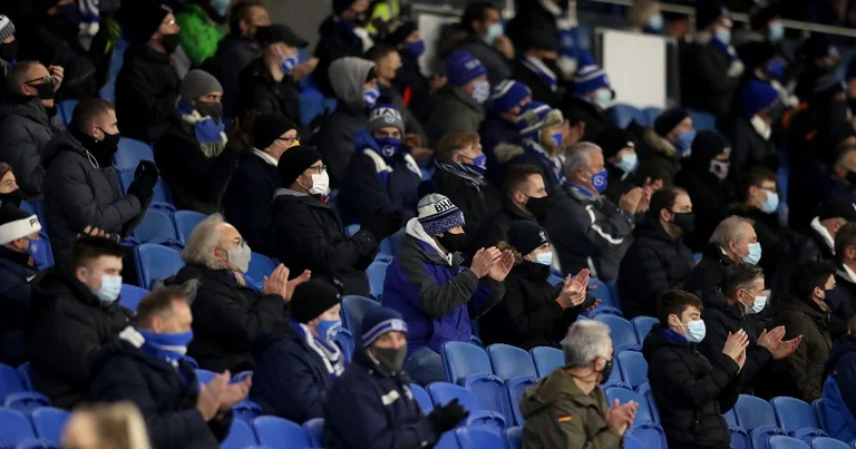 Konfirmohet: Ja kur rikthehen fansat në stadiumet e Premier Leagues