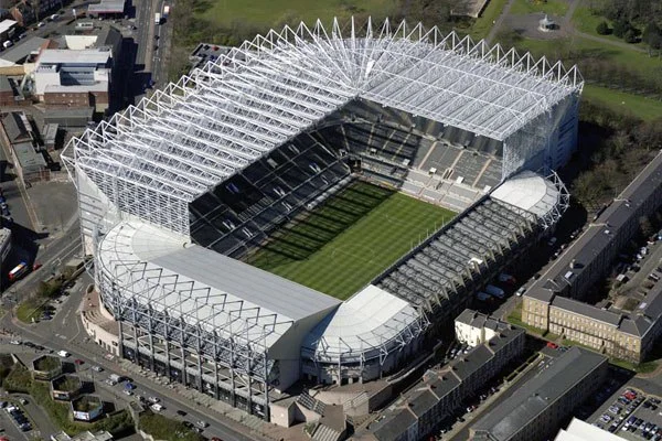 ​Deri në 10.000 tifozë mund të kthehen në stadiumet angleze në mes të majit