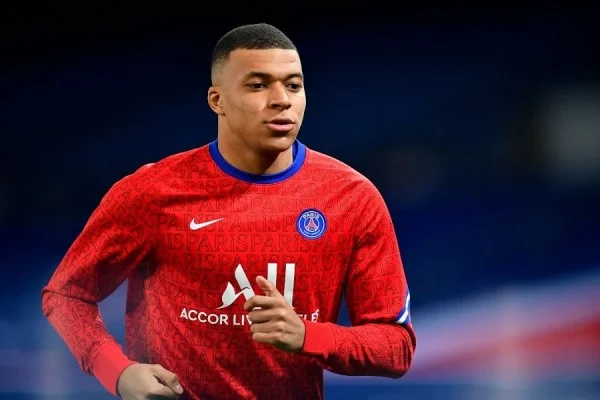 Një top sulmues evropian pritet ta zëvendësojë Mbappen te PSG