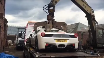 Un criminal condenado acusó al estado porque su Ferrari fue destruido