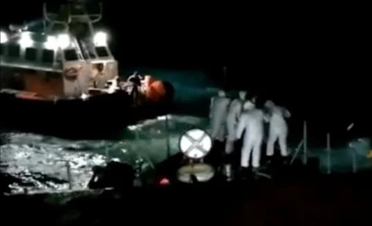 Autoritetet italiane shpëtojnë 45 imigrantë që iu përmbys anija