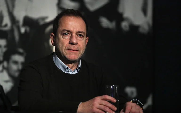 Skandal në Greqi: Ish-drejtori i Teatrit Kombëtar abuzoi seksualisht edhe me djem shqiptar