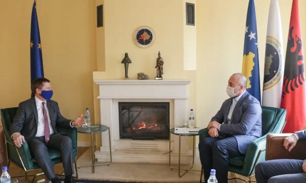 Haradinaj takohet me shefin e BE-së, i kërkon liberalizimin e vizave