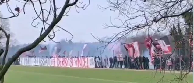 Fansat e Milanit ‘pushtojnë’ qendrën stërvitore të klubit: Kërkojnë fitore kundër Interit