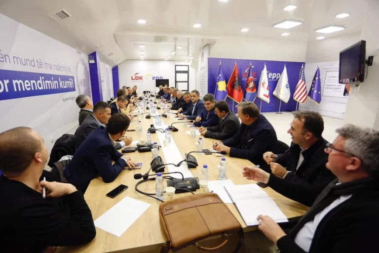 LDK-ja në ora 15:30 dorëzon kërkesen për votimin e Qeverisë