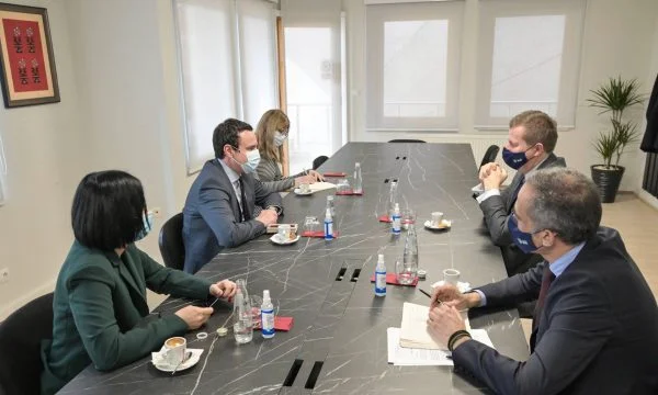 Kurti trifft sich mit dem Leiter des Büros der EU im Kosovo und fordert