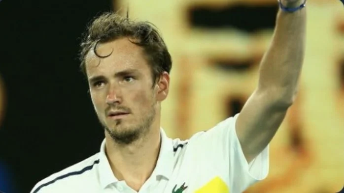 Australian Open: Djokovic to Face Medved in Finals