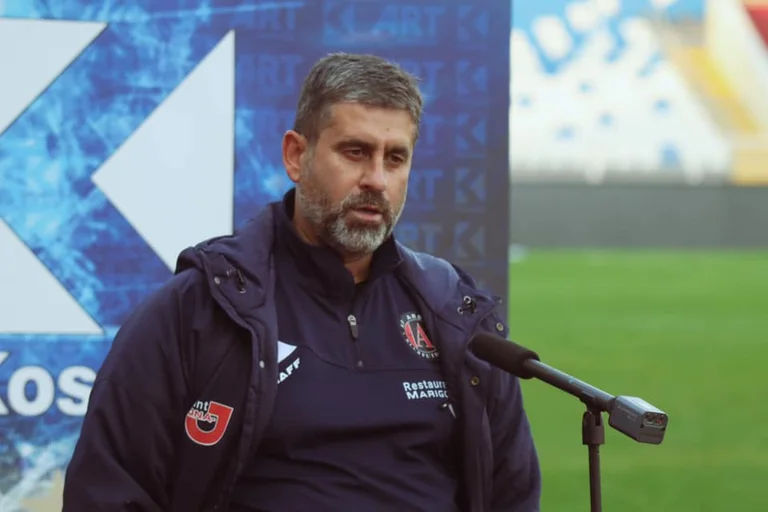 Morina défend les joueurs de football après la défaite de Pristina : c'est ma faute.
