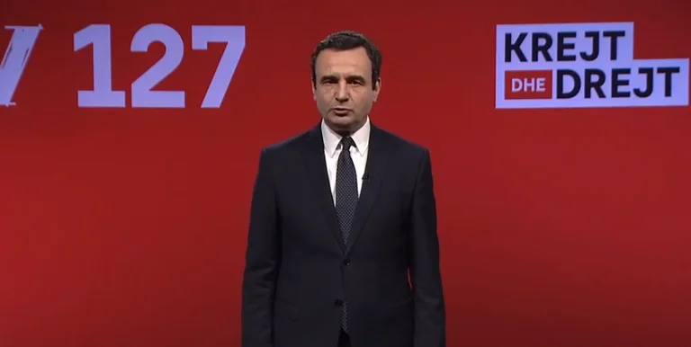 Kurt insiste également pour présenter le programme : La clé de la liste est moi, le numéro deux est Vjosa.