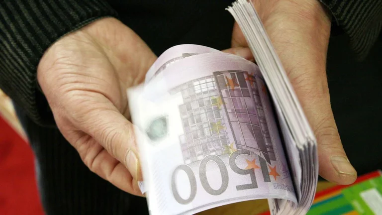 Er nutzte Tausende von Euro, Ferizaj Court gibt Details, um die mutmaßliche Polizei