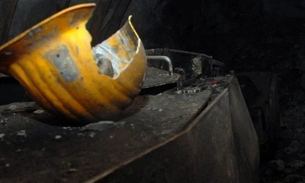 Sei pompieri nella miniera d'oro della Cina