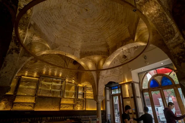 Ein prächtiges Hamma der 1100' s wird in Sevilla, Spanien entdeckt
