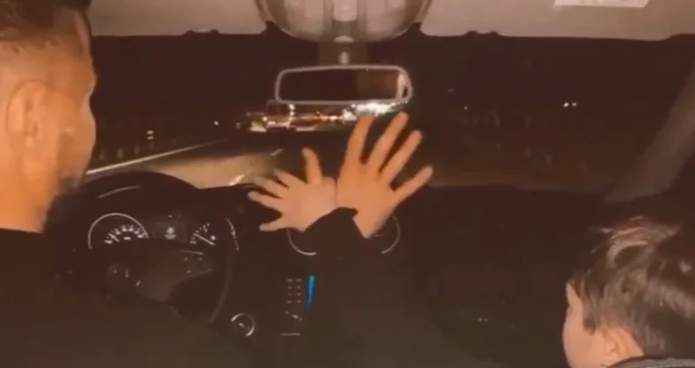 L'ex calciatore nazionale Kukezi celebra l'indipendenza con il ragazzo, nessuna canzone patriottica manca