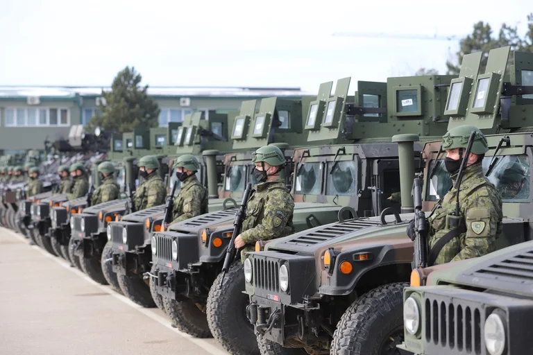 Kosovo 13 anni di stato: cerimonia militare KSF