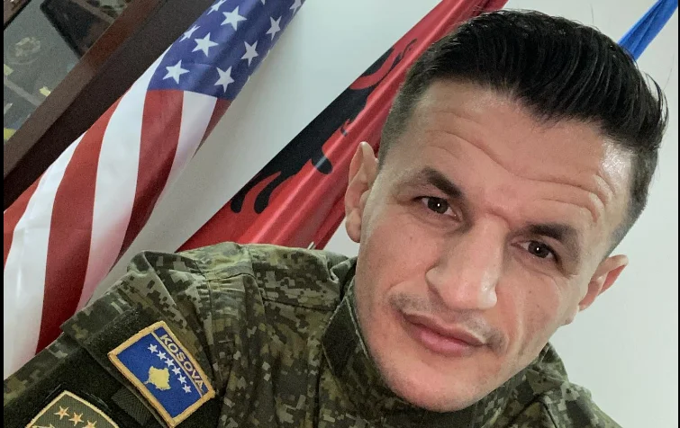 Haxhi Krasniqi felicita a la independencia uniformada del Ejército