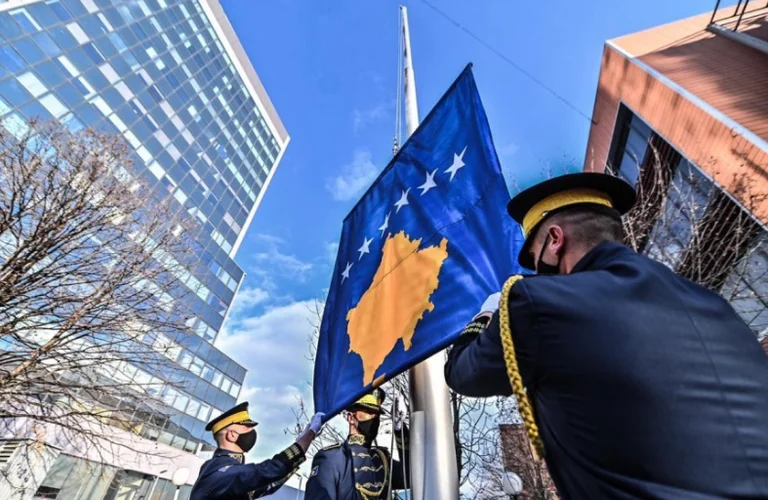 La crisis política interna afecta a Kosovo en la arena internacional