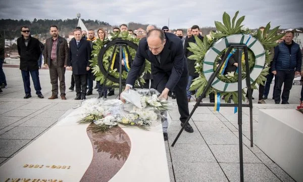 Hoxhaj après l'hôtel à Prekaz: Personne ne peut annuler le sacrifice du peuple du Kosovo