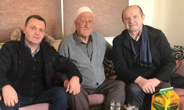 Ex consulente visita il padre di Thaci durante il Giorno dell'Indipendenza