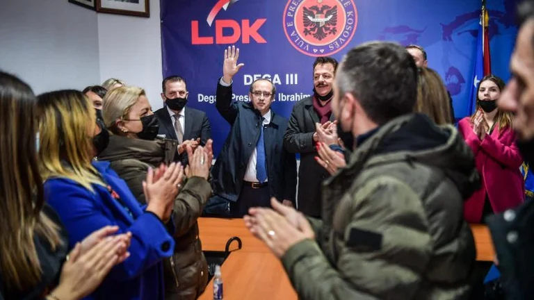 How did the LDK vote on the line? Avdullah Hoti rest first, Pacolli a handful of votes
