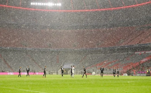Allianz n'a pas arrêté la neige, mais Bayerni a marqué 3 buts avec Arminia Bielefeld