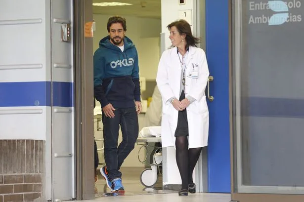After a serious bicycle accident, Alonso is released from the hospital