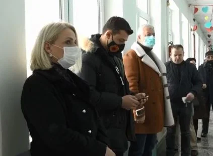 Hashim Thacis Frau und Sohn spät