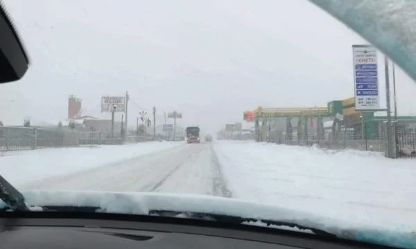 PDK: Diversi villaggi Prizren bloccati, strade che non sgomberano