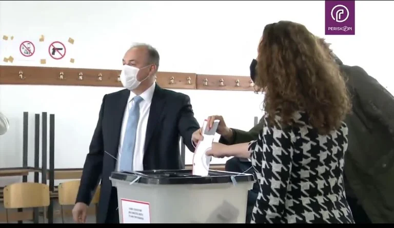 Voton Enver Hoxhaj: Heute haben Bürger zwei Optionen, Erholung oder Nebel und Isolation