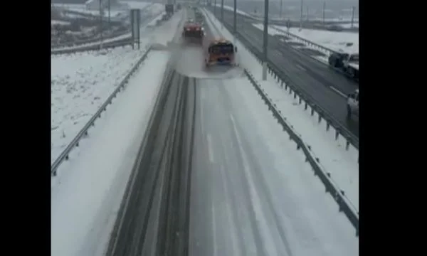 After snowfall, Minister of Infrastructure has a prayer for car drivers