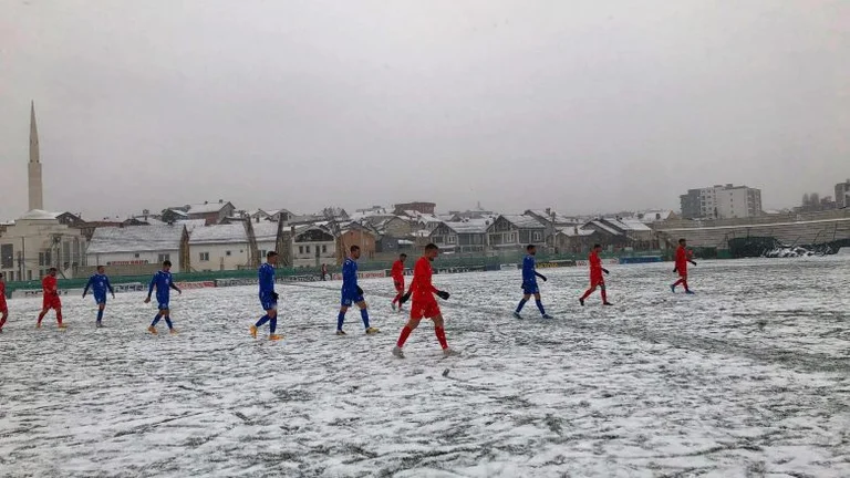 Le champion bat facilement Llap et continue à diriger la Superleague