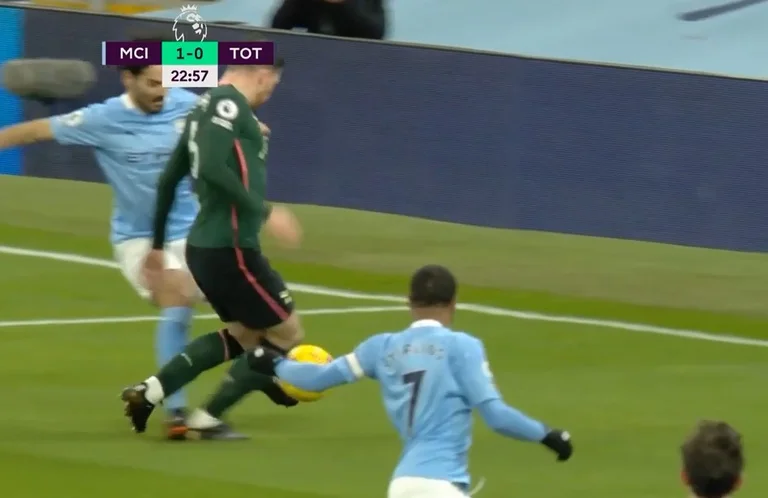Un autre match, un autre scandale V AR : La Pénalité de Man City était en fait une intervention illégale de Gundogan