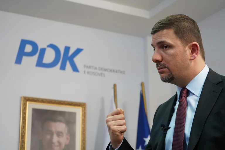 Memli Krasniqi akuzon ARKEP-in: Nuk po e parandaloni shitjen e IPKO-s te Serbia