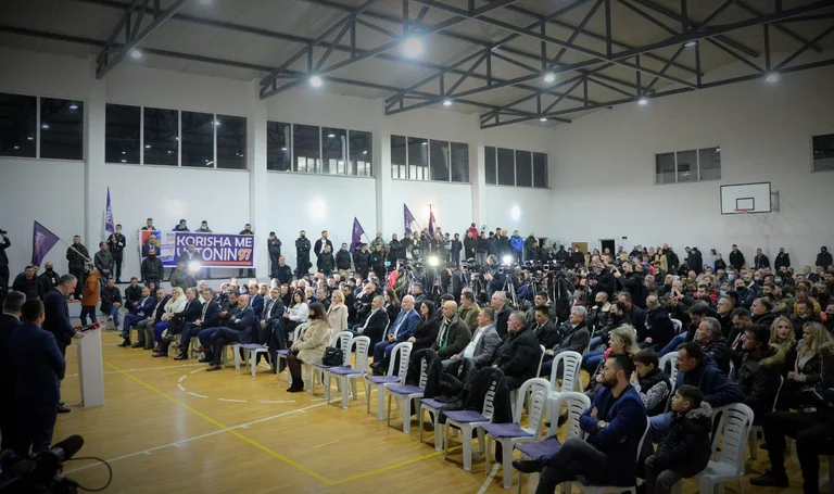 Limaj termine sa campagne avec un grand rassemblement avec les partisans de l'Initiative Prizren