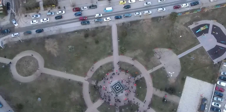 VV entra nelle persone: solo 40-50 persone nella città del Kosovo (Video)