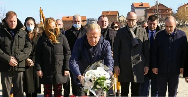 Page Pacolli pays tribute to Fadil Vokrri's grave