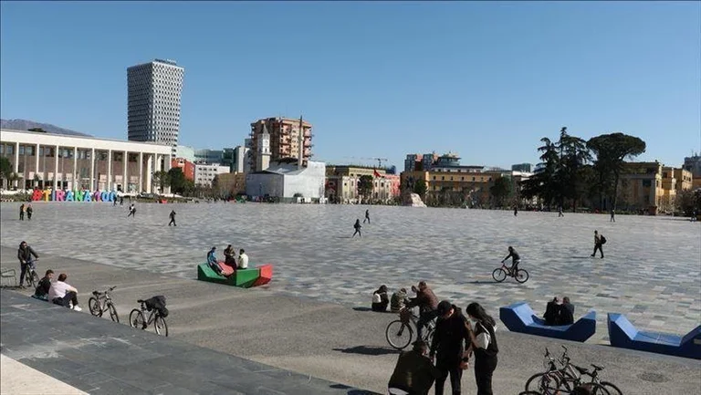 14 muertos y 1.059 nuevos casos con COVID-19 en Albania