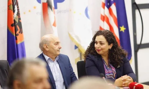 Zyrtari i LDK-së ironizon me Vjosa Osmanin: Po pensionohet politikisht në “lule” të rinisë