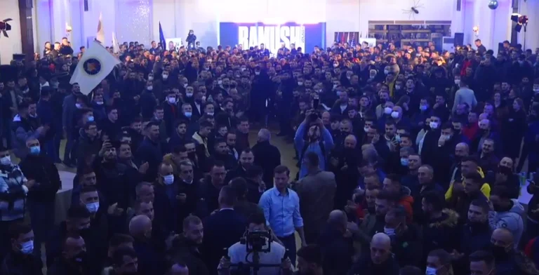 Daut Haradinaj con gran mitin con la juventud de la Alianza, sala llena