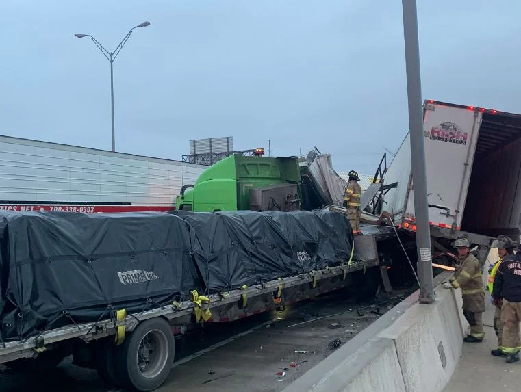 Accident tragique dans 70 voitures, au moins 5 morts.