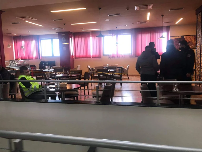 Tensions dans un terminal douanier: Deux pilotes battent, un se divise la tête avec du verre (+18)
