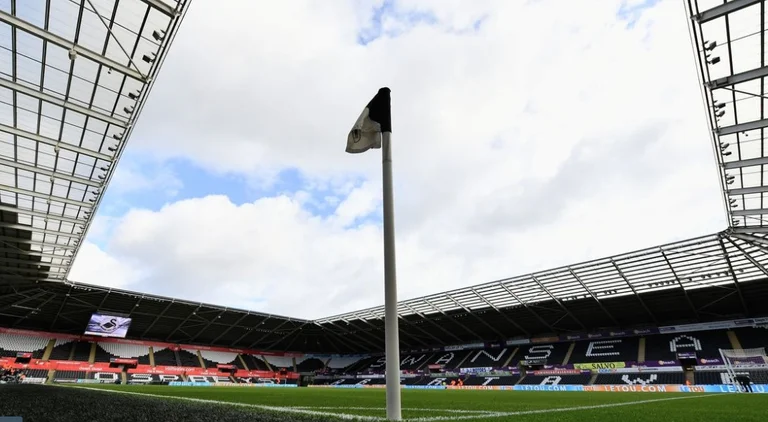 Swansea Man City: Official formations Published